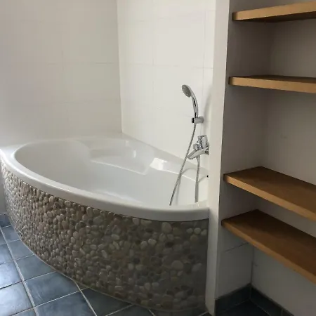 Maison De Confortable 200m De La *